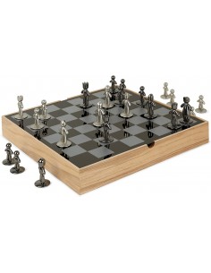 Très bel échiquier UMBRA Buddy chess. Echiquier Buddy, en bois naturel et métal. Dimension 33x33x3.8cm 2