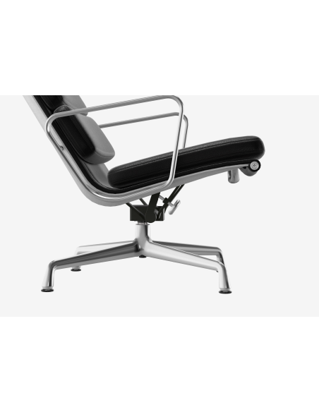Eames Soft Pad Lounge Chair et ottoman EA222 et EA223 Charles & Ray Eames chrome et cuir noir