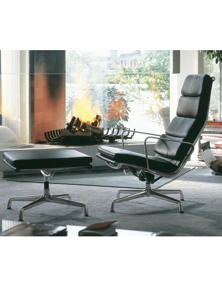 Eames Soft Pad Lounge Chair et ottoman EA222 et EA223 Charles & Ray Eames chrome et cuir noir